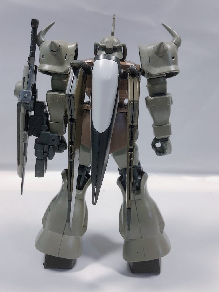 後ろ
羽は一部にダークイエローを使用