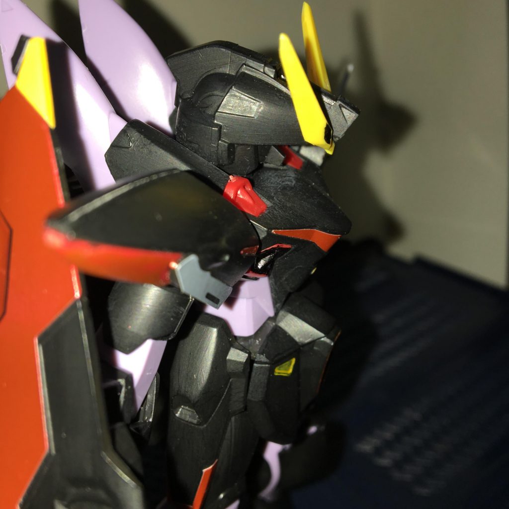 頭部はEzsrの余剰パーツとブリッツの頭部の一部を使い大型化しています