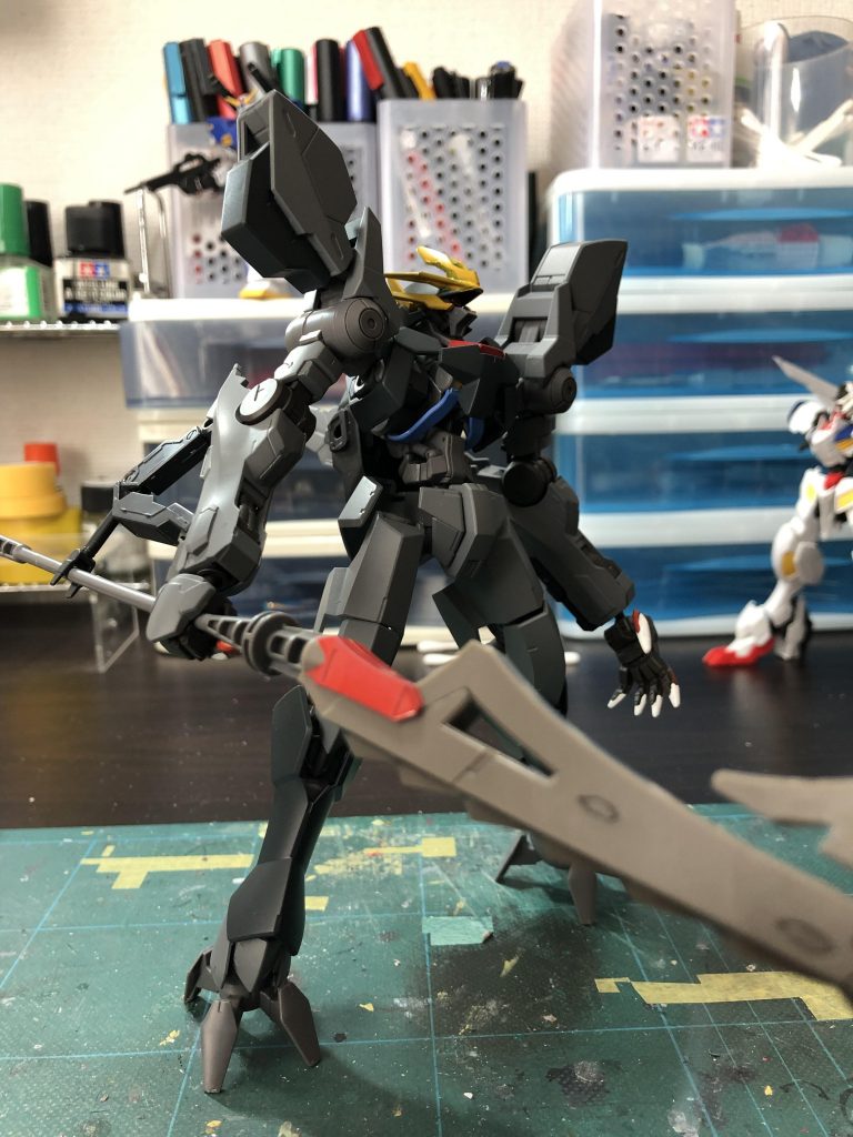 武器持ち素立ち