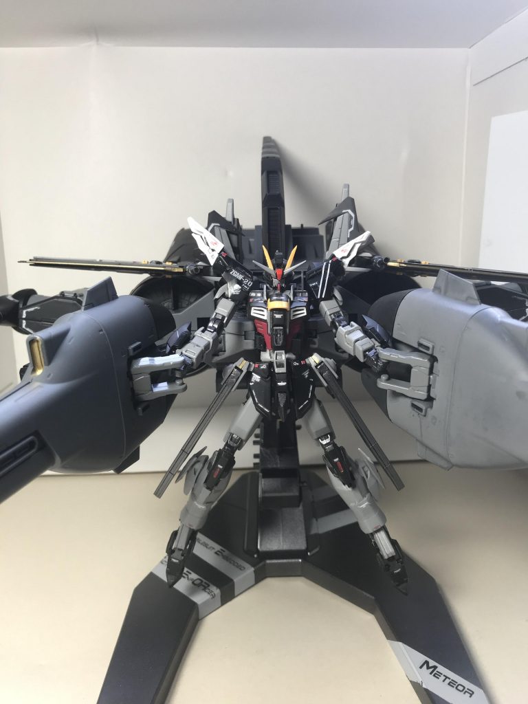 ミーティアと接続状態です!まさかまさかの腰を細くしたせいで最初つけられなくてどうしようと思い自分でプラ板から作りましたw