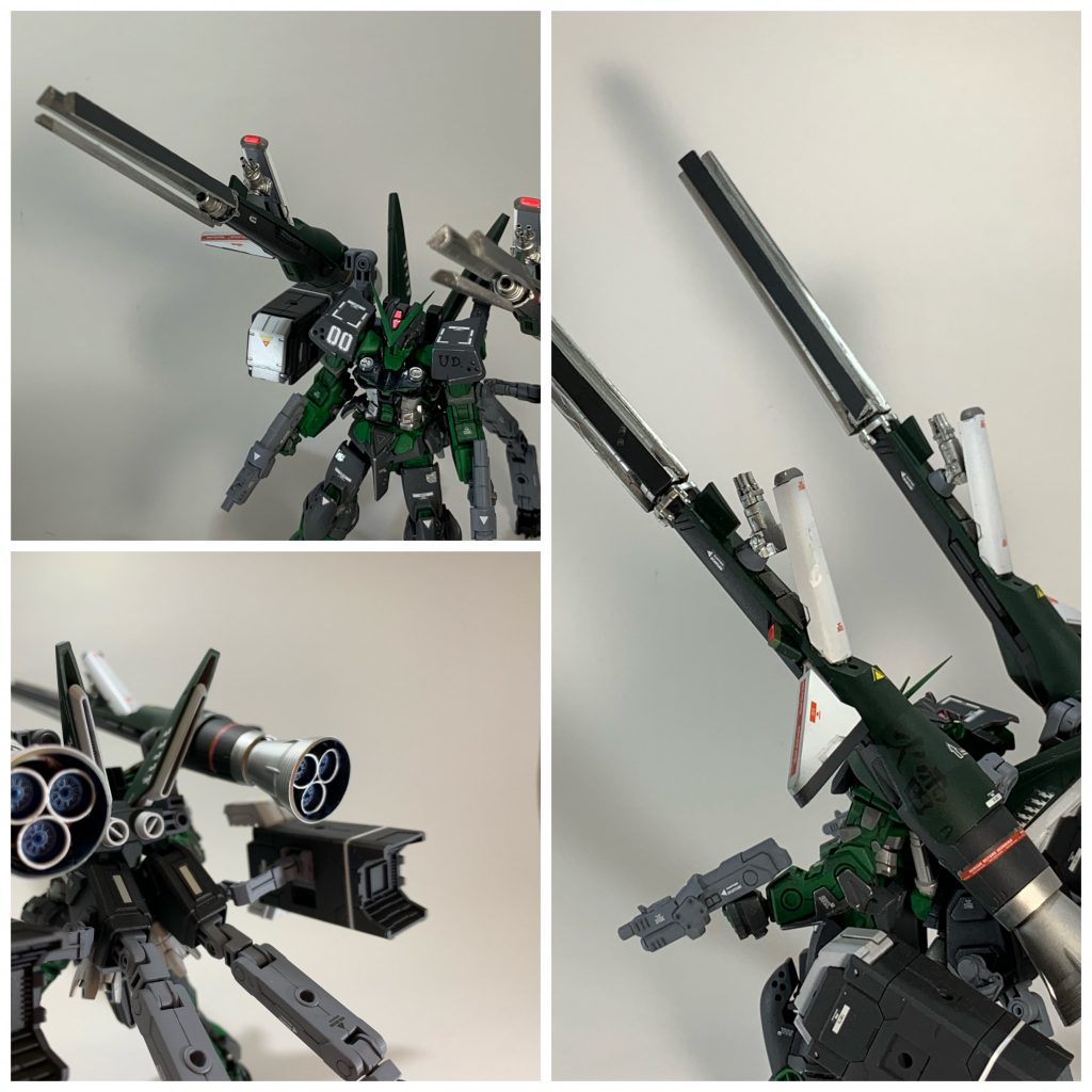 大型レールキャノン:ホノイカヅチ
ブラストインパルスのケルベロス高エネルギー長射程ビーム砲のジェネレーター出力をレールキャノンに転用。10数キロ先のPS装甲持ちMSすら優に貫通する。コンマ3秒感覚で2基で5連射つまり10発を叩き込む「天雷(アメノイカヅチ)」が必殺技。
電動レール部分はアトラスガンダムのレールガンを参考にプラ板で作成。砲口部分にはビルダーズパーツのスラスターパーツを使用。グリップを廃止して砲身内側はジャンクで閉じた他、外側はセンサーとブラストシルエットのスラスターを取り付け。また、ミサイルランチャーを廃し大型3連バーニアにすることで重力下は早急な離脱、射撃地点変更を行うことができ、無重力下ではバンパーアームの代わりに反動抑制として機能させることが可能。