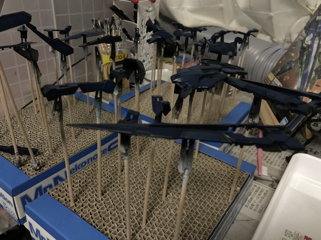 本サフは黒サフをすべてのパーツに
その後各色グラデーション塗装