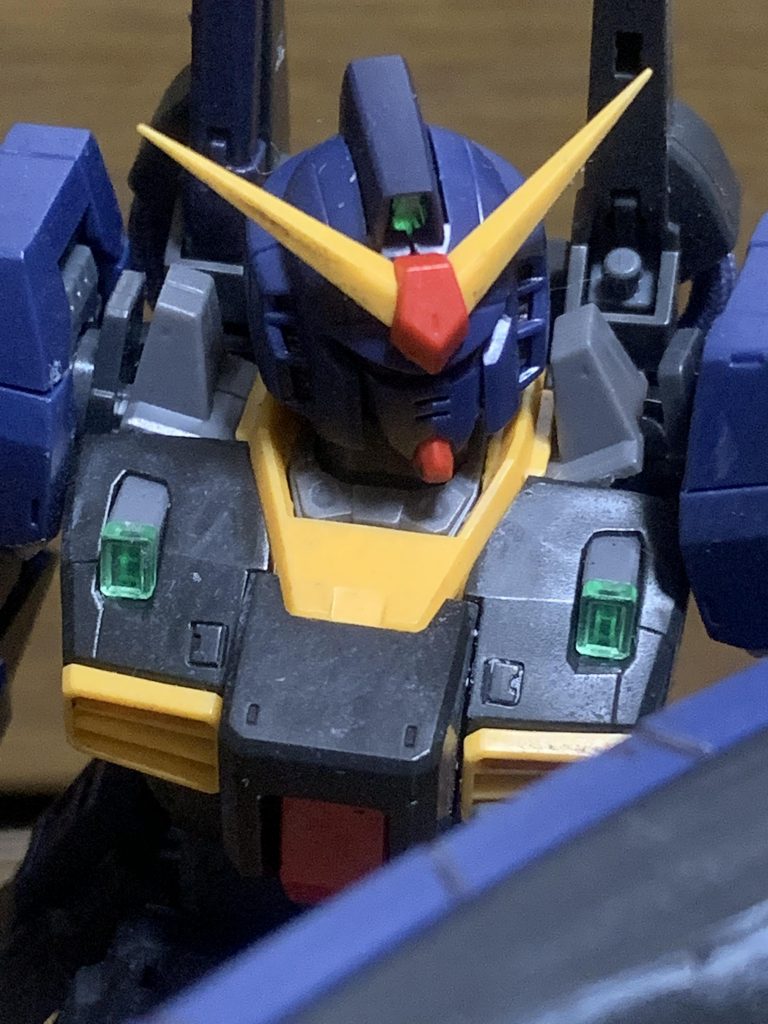 グレーで汚してみたら埃汚れのような仕上がりに
また、水垢のように垂らしてみたりしました。