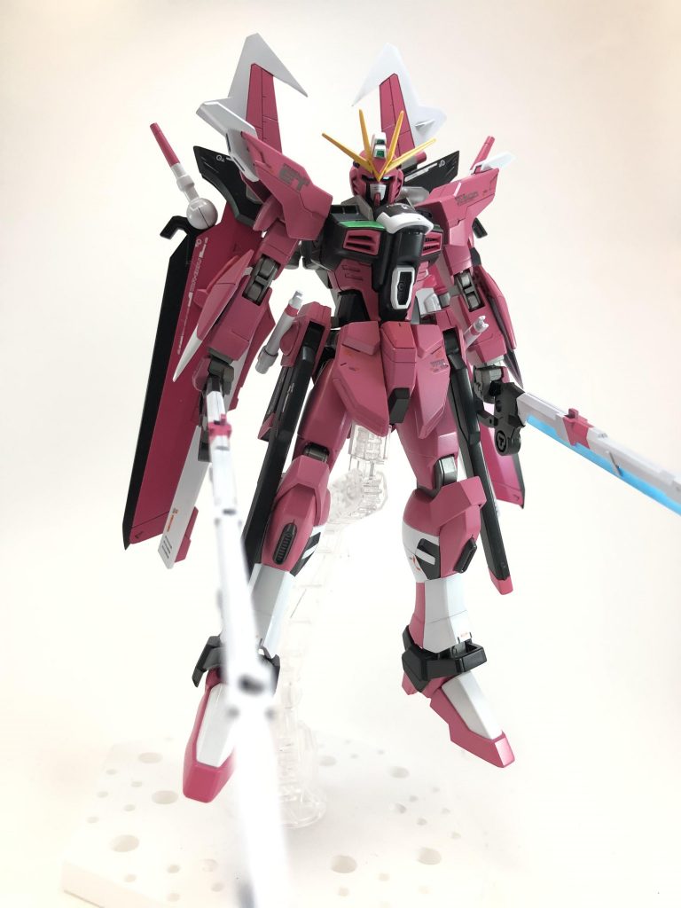 ラヴファントムにライフルが付いてこないので近接武器を追加しました。また、ラヴファントムのつま先や膝のトゲは切り取りました。