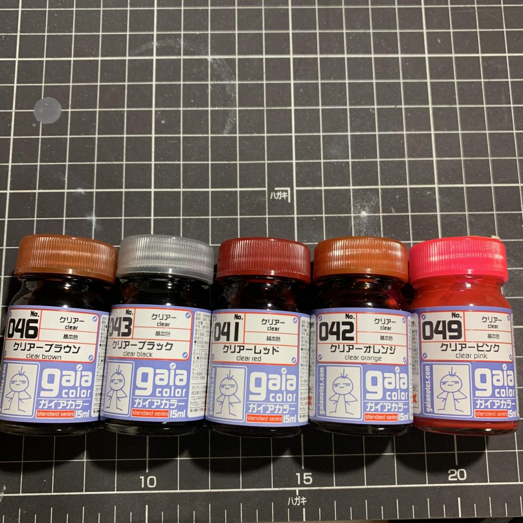 クリアを調色しながら重ねていきましたが全体の濃さのバランスが非常にシビアで良い練習になりました。