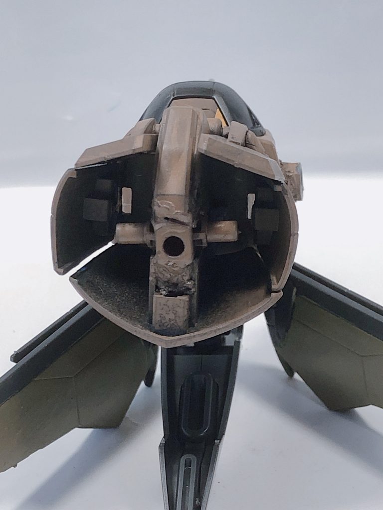 脚も接続できないのでジャンクのアストレイの股関節を移植