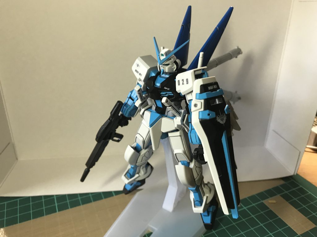 キットについてある対艦刀も腰のスラスタのーと取り替えが可能です