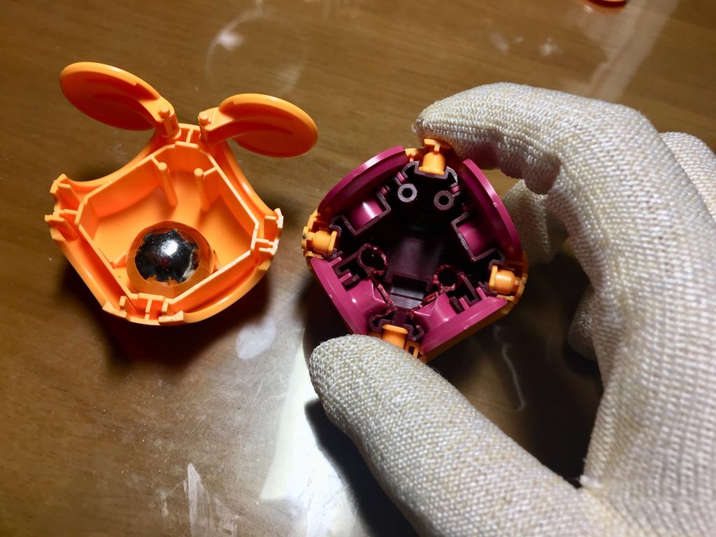 ちなみに中身はこんな感じになっています。色と相待ってちょっとグロ画像に見えなくもな…………ンンッ(咳払い)
ちなみに音はこんな感じです。
https://twitter.com/rx_75collector/status/1105444512157978625?s=21
ツイッターへ飛びます。