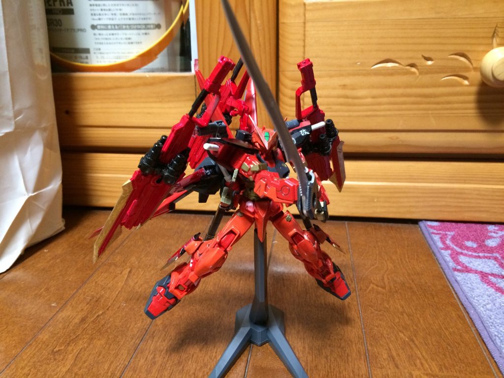 セブンソードに憧れて足に剣つけたりセイバーの肩つけたり色々遊びました