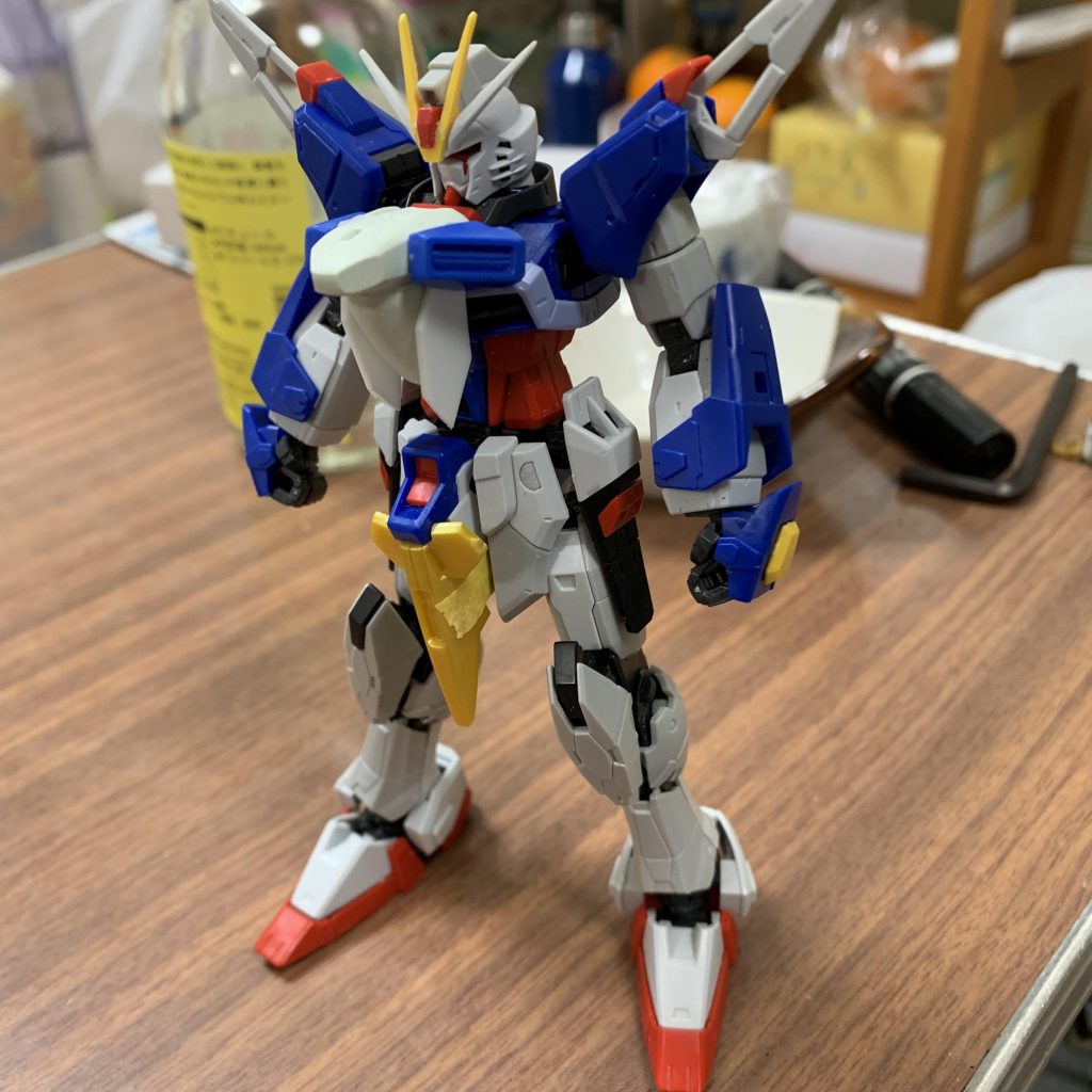 なんとか胸部パーツを形にしたところ
Vの世界にいてもあまり違和感がないように丸みを帯びたパーツにしました