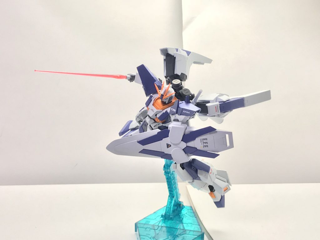 推進剤を使い切った腰部及び脚部のハイブースト・ユニットはユニバーサル・ブーストポッド含め任意でのパージが可能であり、接近戦でのデッドウェイト化を回避することが可能となっている。