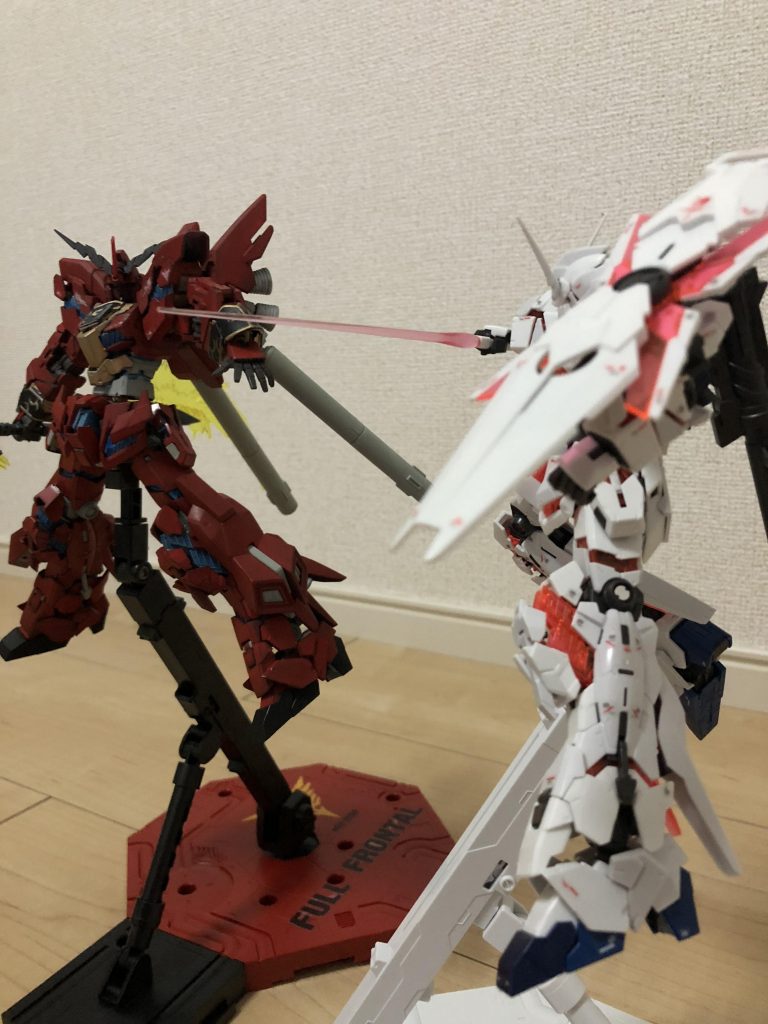 ユニコーンガンダムシリーズ奥義!!!後付け二機いました設定!!!!!!
「また私の敵になるか、ガンダム!!!!!!」
ポジーング何枚か