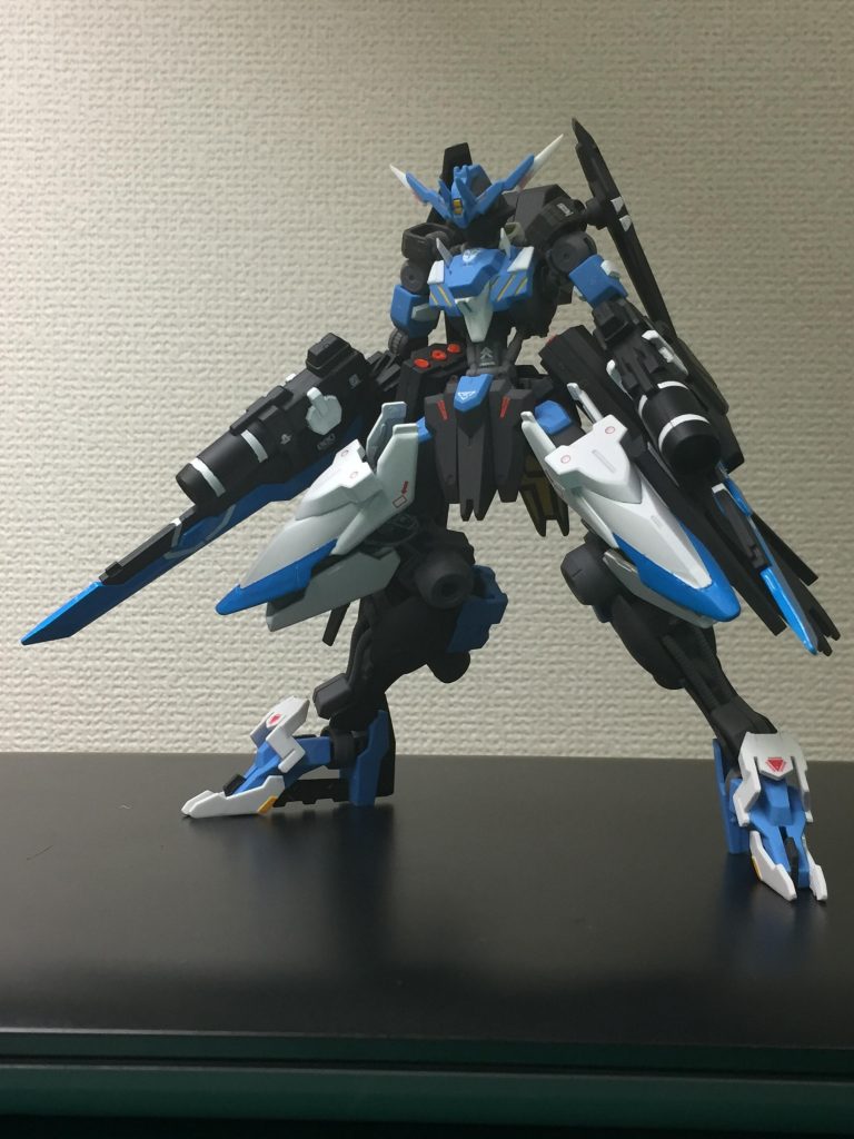 前から、綺麗な獣脚のシルエットになるよう意識しました。