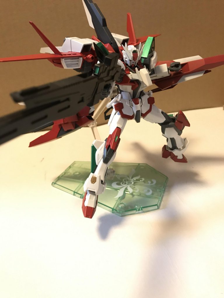 強化ビームライフル
ストライク用にカスタムされたライフルで単発と照射切り替えら事ができビーム照射時下方のバレルが熱化しヒートソードとしても使用できる