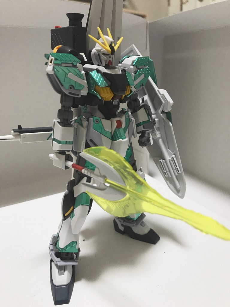 ビームアクス
シールドの内側に装備している、サザビーが使用していた物
本機テスト中にアクシズ宙域にて回収された