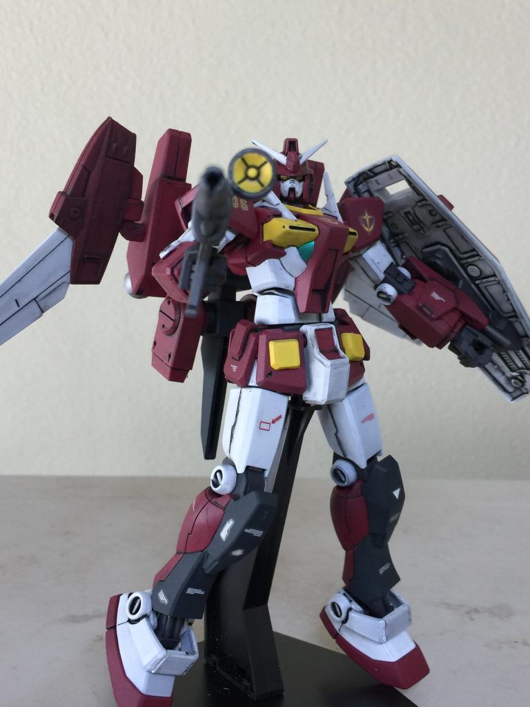 ガンダム・ブラディオン 正面
アピールショット!
本体は HG Oガンダム(実戦配備型)
胴体と HG リバイブ版 
RX-78-2 ガンダムを ミキシング
しました。