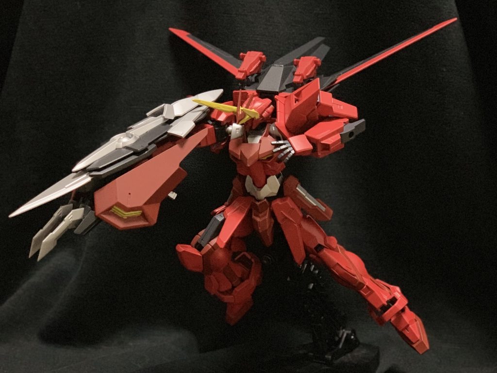 両翼を展開して高機動モード