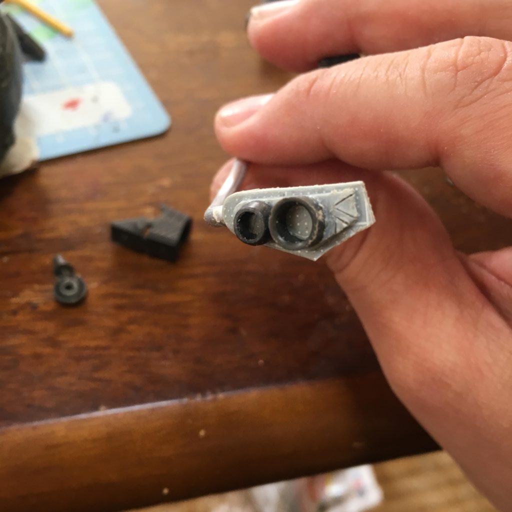 スコープもプラ板。ケーブルはダイソーの4mmワイヤー