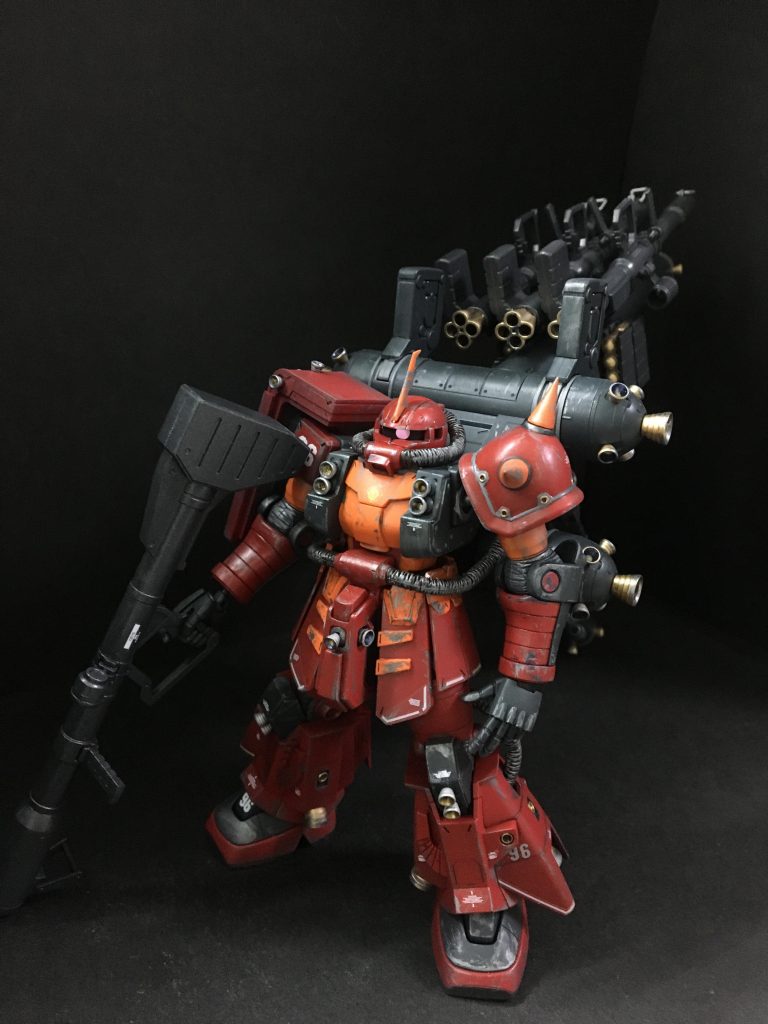 正面。
今回使用した色は
Mr.カラー モンザレッド
Mr.カラー ゴールド
Mr.カラー シルバー
Mr.カラーネイビーブルー
Mr.カラー ニュートラルグレー
ガンダムカラー ファントムブラック(スプレー)
ガンダムカラー MSメタリックグレー(スプレー)
タミヤカラー ピュアオレンジ
ガンダムマーカー メタリックブルー
ガンダムマーカー 蛍光ピンク