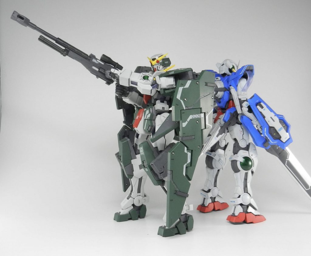 MGエクシアと並べて。いいですね、このコンビ。