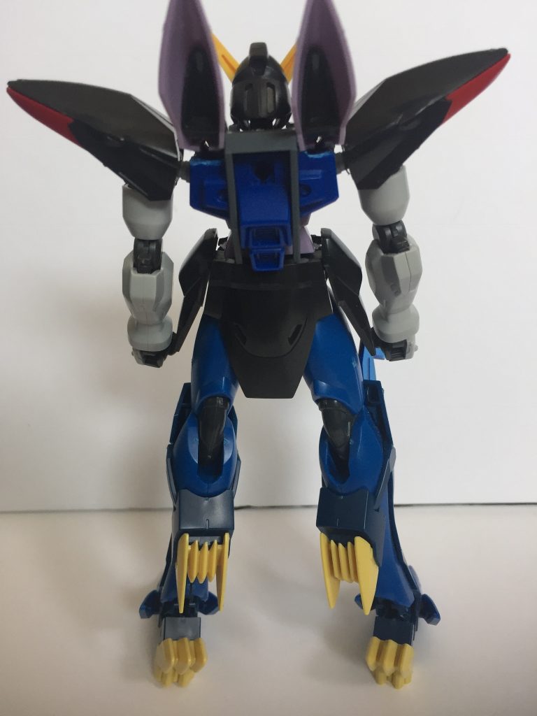 足は煌ギラーガ。背中はストライクに変更。