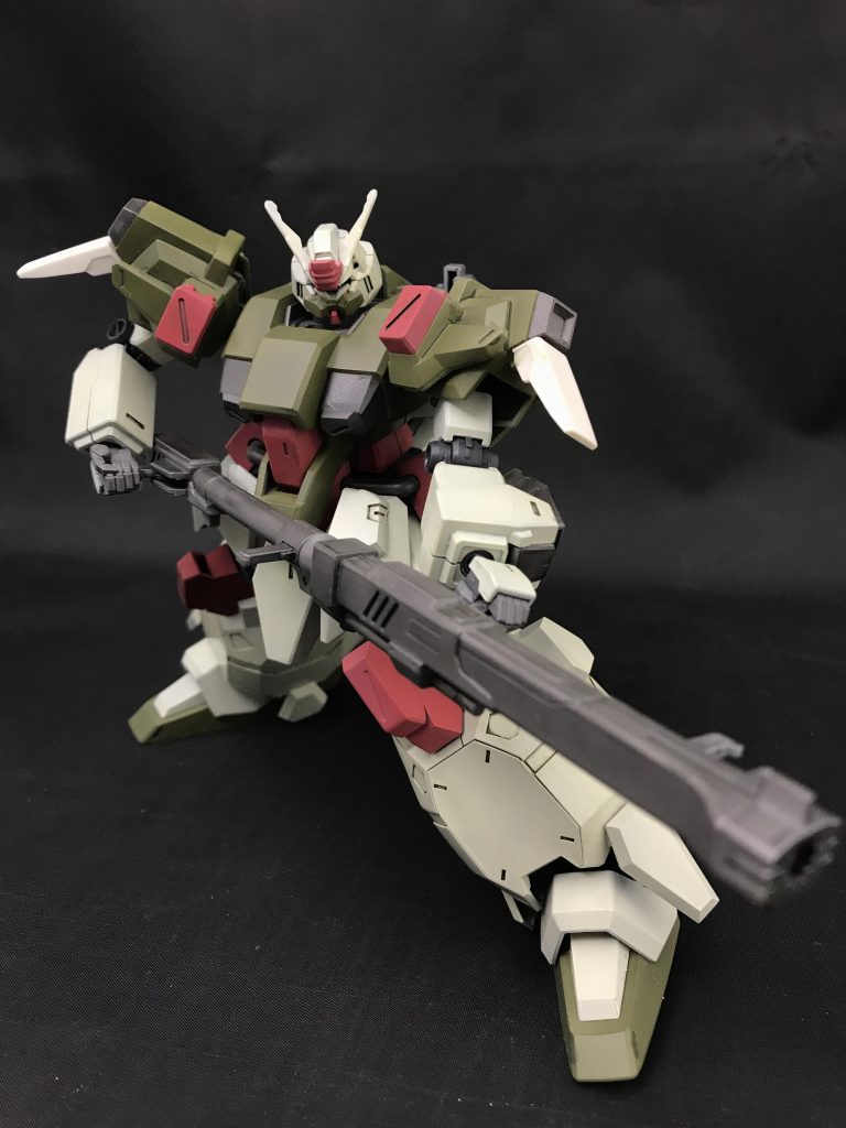 武装用のサブジェネレータを連結させる機構も既に想定されている。画像は対装甲榴弾砲の状態。