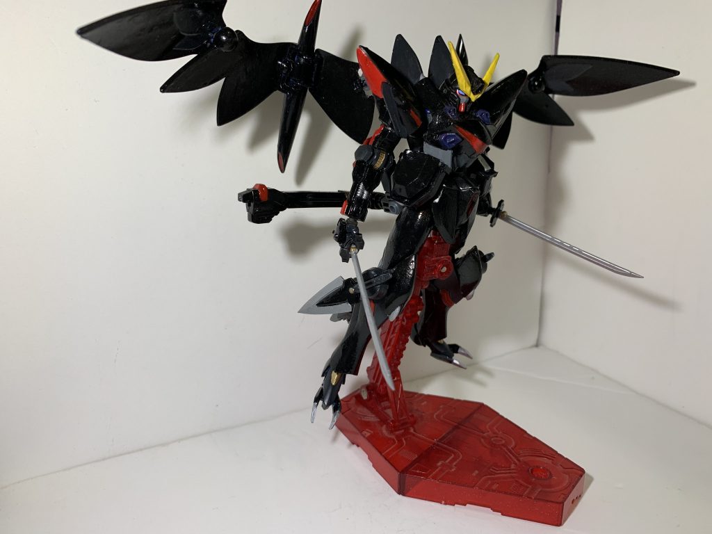 飛行形態。主に強襲後の離脱の為の形態でありスラスターをほぼ使わず飛行できる為ミラージュコロイドを発動したまま離脱可能