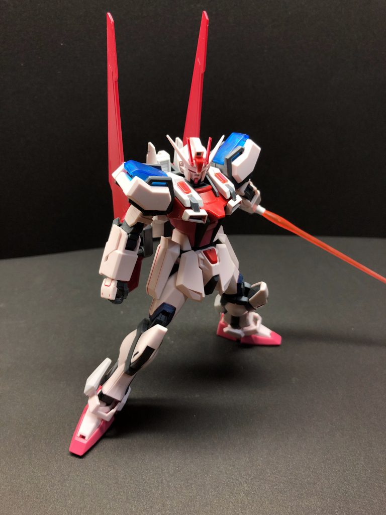 武装はビームサーベル一本のみ！