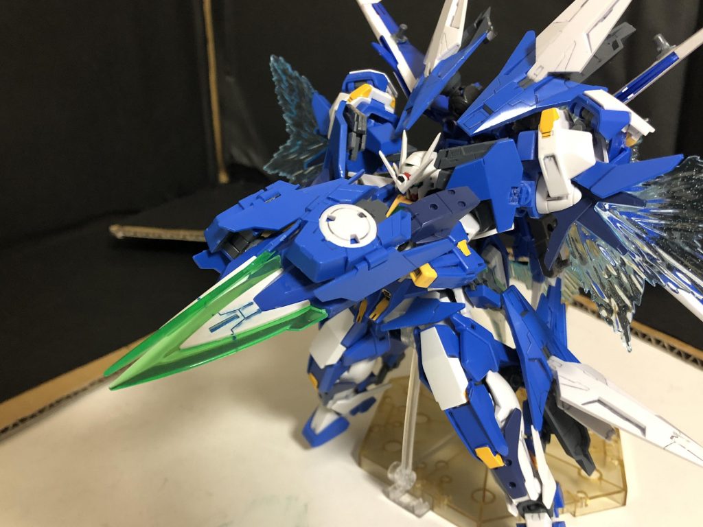 そして、ギミックの一つとして、ダイバーのGNドライブはカタールと合体、
「GNオーバーカタール」となります。
太陽炉から粒子を直接供給するので、切断力が凄まじいことに…
そしてこの状態で相手に突っ込む
「エクストライズ・オーバーブレイザー」
が必殺技となります。
ここまでお付き合い頂きありがとうございました😊