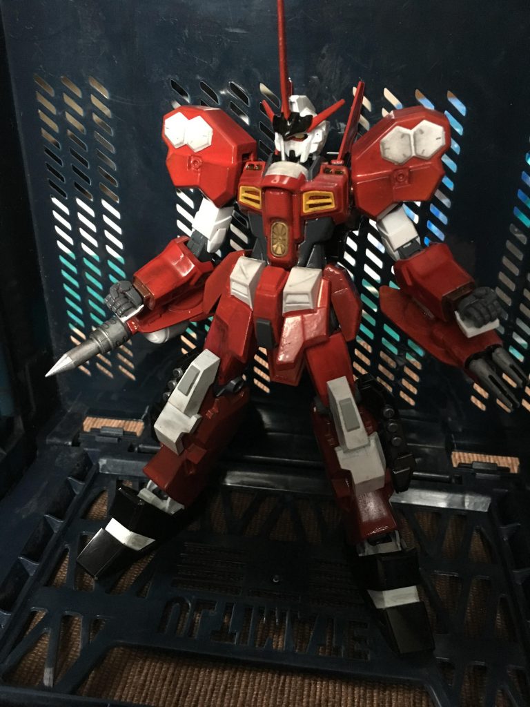 肩部ミサイルランチャー、脚部グレネードランチャー、腹部メガ粒子砲