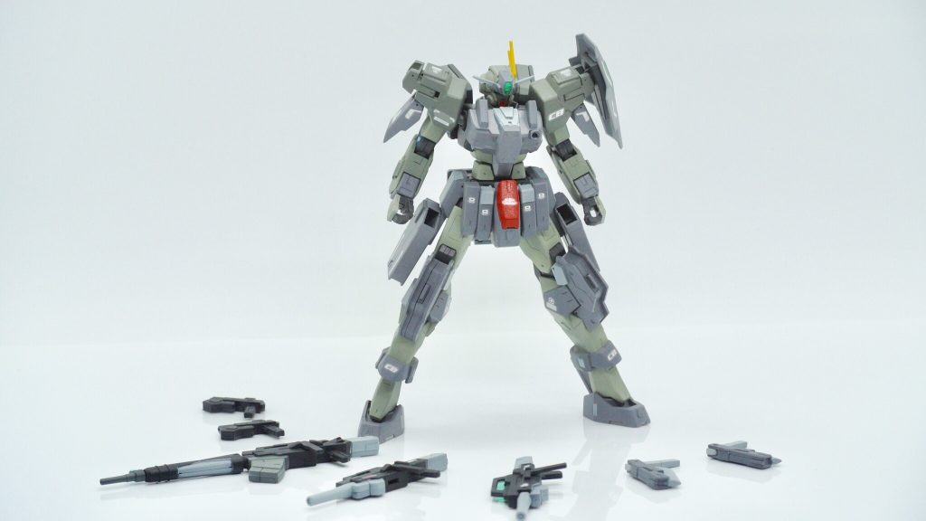 武装を全て外した状態。これだけの銃火器を機体のあちこちに装備してるなんて浪漫がありますね(笑)
武装無しの本体の状態も凄く好きです。
ちなみに武装に関しては全く改修をせずに表面処理と塗装のみで仕上げています。