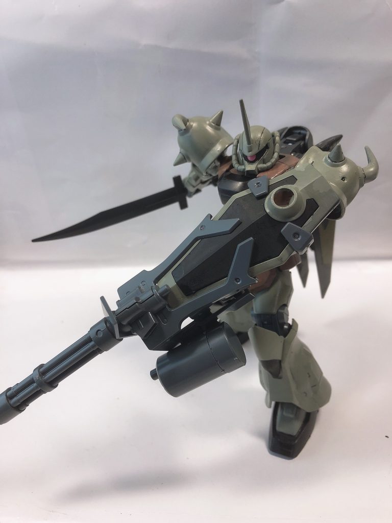 武装はテンペストビームソード ガトリングシールド  3連装35mm ガトリング砲を装備