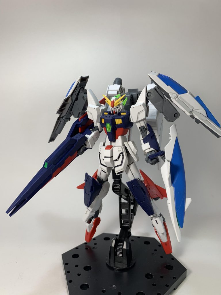 シャイニングブレイク・プレスト。メテオホッパーと合体することでホバリング能力、空中での姿勢制御能力を強化。ランサーシールド、メガ粒子砲によって武装面も強化。