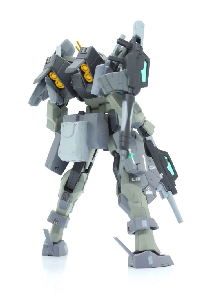 バックショット。自分なりにここだと思った部分を塗り分けしており、特に写真の角度から撮るとそれが目立ちやすいのではと思います。
またふくらはぎと脛については何となく物足りないと思ったのでバーニアを追加しました。