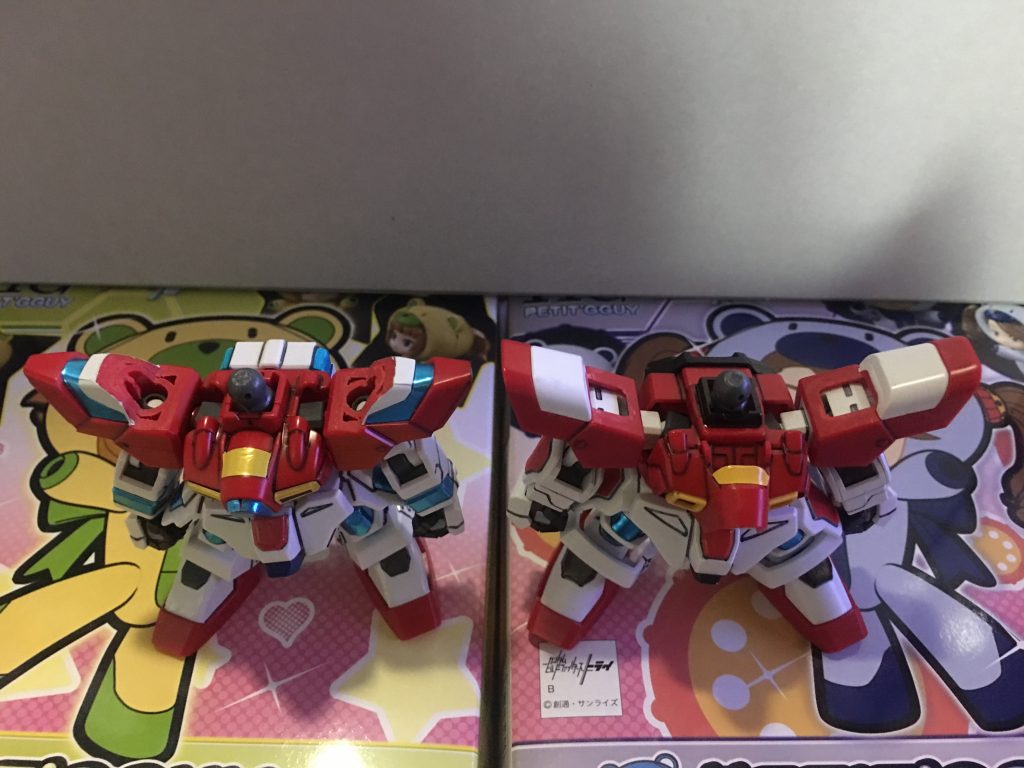 改造のポイントは
きゃらっがいの頭部が肩に当たる
両肩の一部を削った点です。
こうすることで問題なく
頭部を取り付けることが出来ます。
このやり方をすれば
他のBB戦士のボディでも
きゃらっがいやプチッガイの頭部を
問題なく取り付けることが出来る
と思われます。