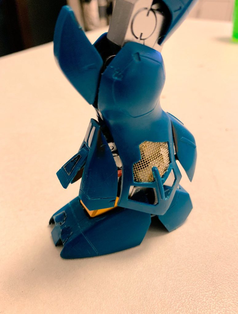 高機動型という設定でしたので、各装甲の肉抜き&メッシュ化を行いました。