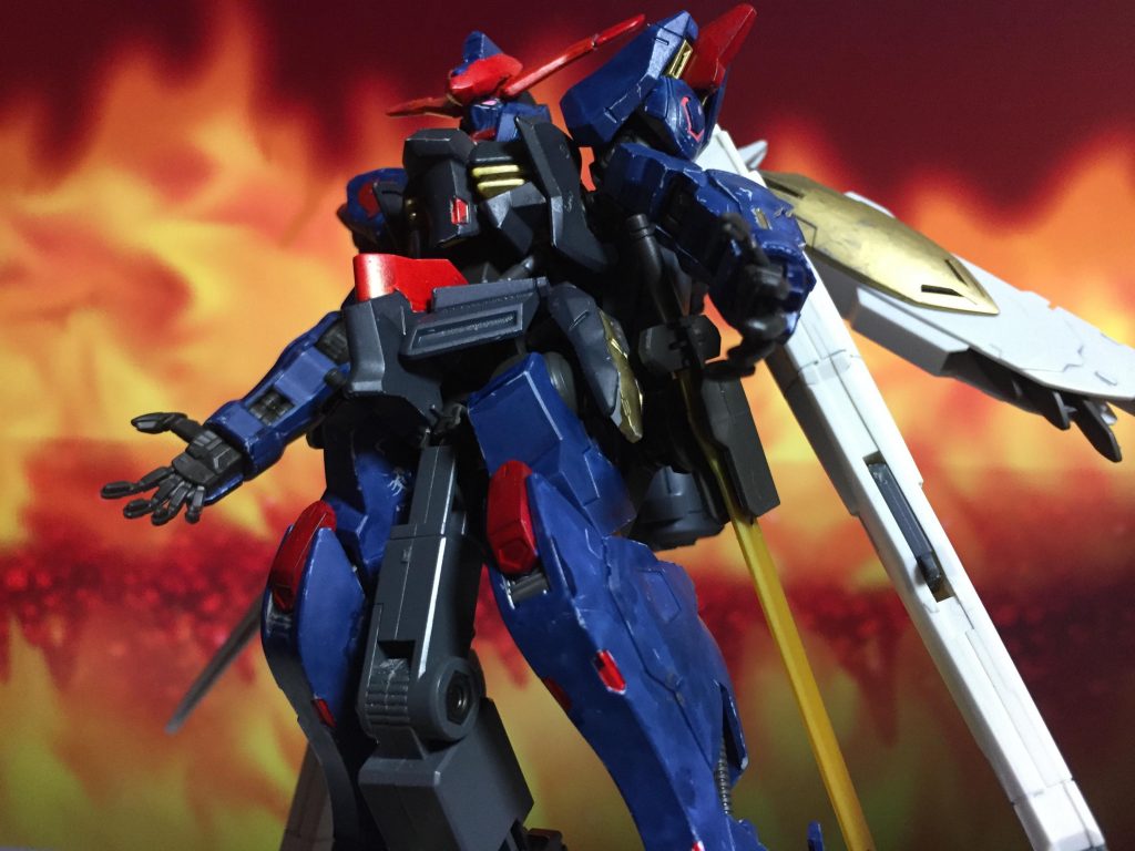 バエルの名前と、当時あったMSやMAを操るのでは?という噂から蝿の子機を操る王としました。火炎放射器はナパームがナノラミネートに有効らしいことから。物自体はジェガンブラストマスターのサテライトまんまですが。対MAとしながら本編の時期でも脅威になる、かな?