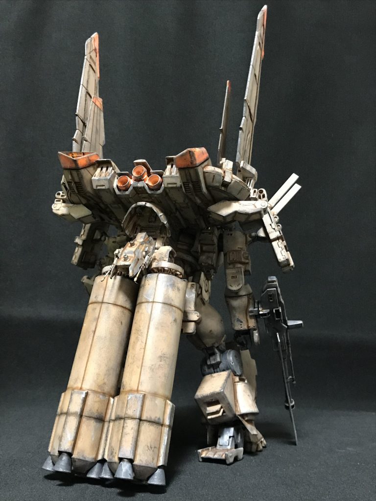 バックパックは色んなジャンクパーツを組み合わせてみました。基部はプロヴィデンスと百里のバックパックを合わせた物です。