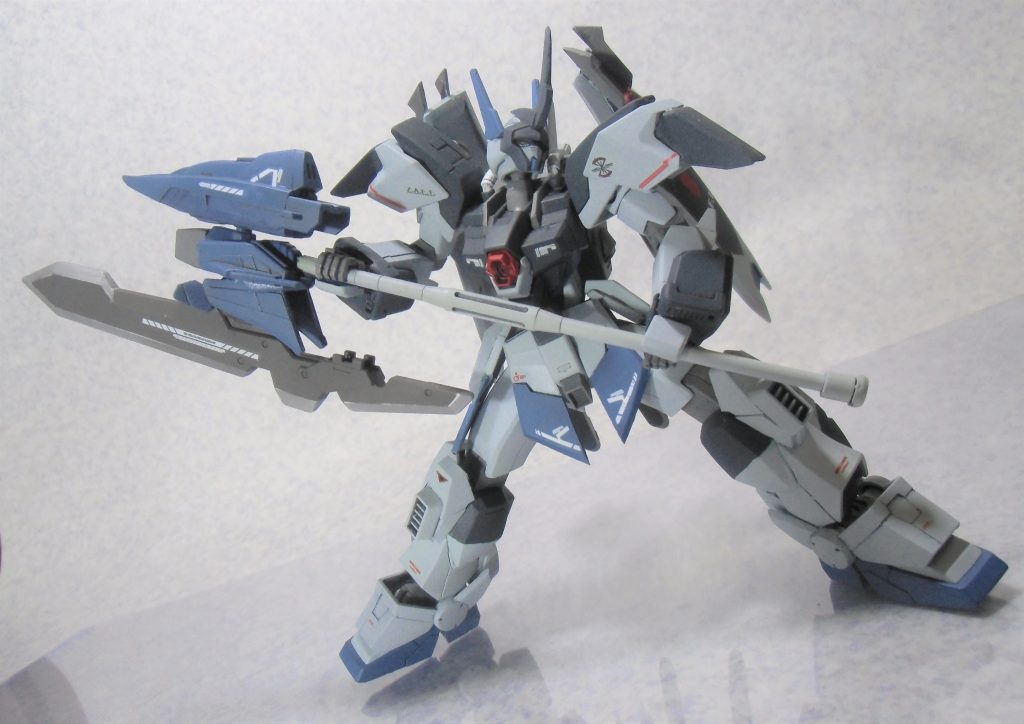 斧を構えるインパルスガンダムアッシュ。
インパルスアルクが良く動くので、斧の両手持ちもしっかりできました。