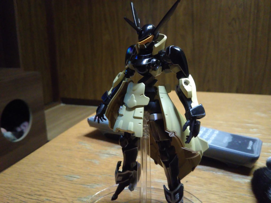 プランBにw
角と肩装甲を追加して、シャドウバースのムーンアルミラージをイメージした配色に変更してみました‼️が、アルミラさんの面影は微塵も無く、なんだかウォ○ズマンかミッキー○ウスに見えてきて気に入らずボツに…w