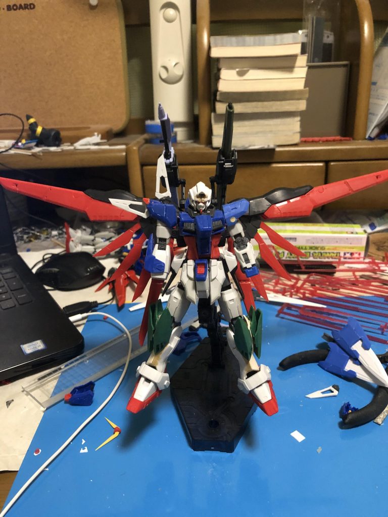 塗装前がこんな感じです。デスティニーかっけぇ〜つって写真撮ってる時が一番楽しかったですね。