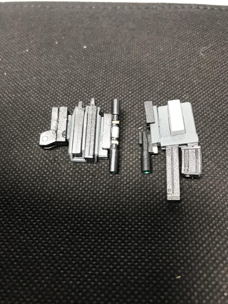 サイドアーマーはこんな感じになっていて一番使う物、レーザーサイトやスコープ、ドットサイトやマガジンなどついてます!