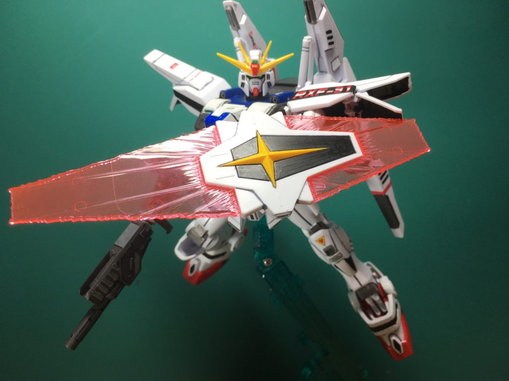 肩、胸部、ヴェスバー、ビーム・スプレーガンを換装し、ライフルにグレネードランチャーを追加してシルエットガンダム改に!ビーム・シールドはエフェクトパーツを加工して着脱式にしています。