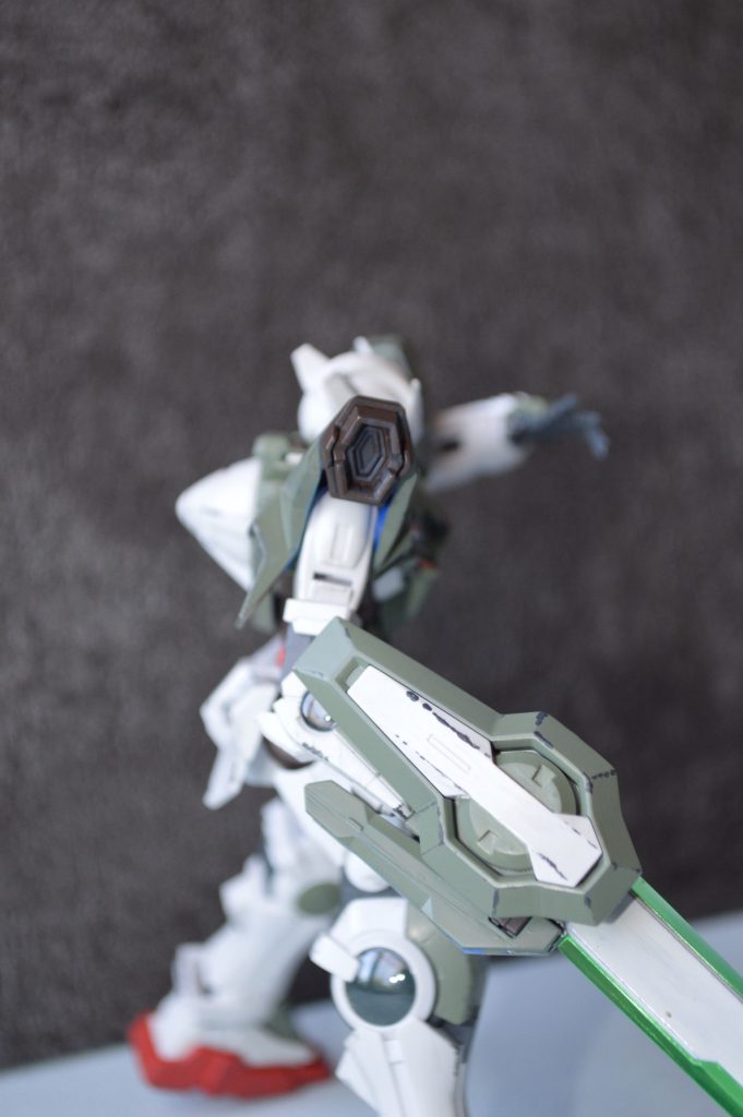 肩は中がスカスカで見えるのが嫌だったためビルダーズパーツで隠しました。多少ウェザリングを施せば良かったと後悔してます。