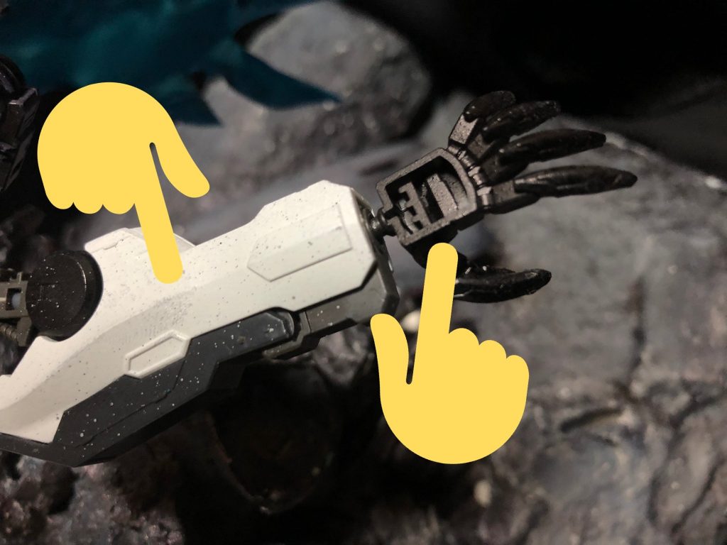 手の甲とか無くしやすいパーツをあえて外して見たり塗装後にわざと触って指紋つけたりする事でジャンクパーツ感をだしてして見ました。