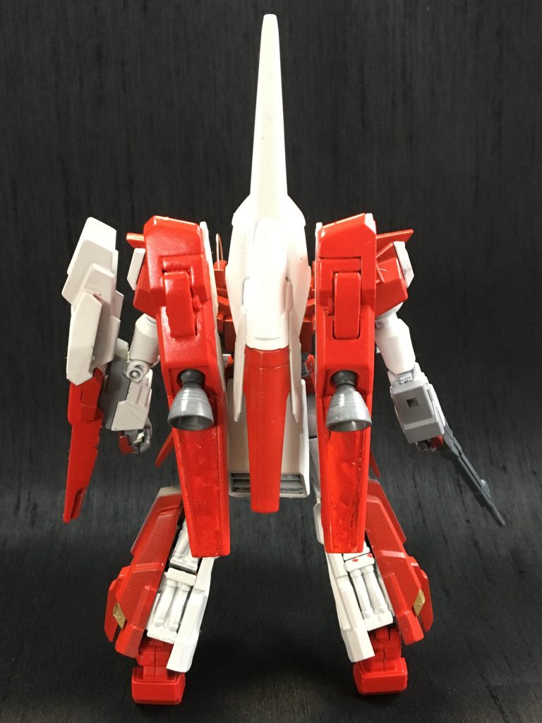 back.
リゼルに限らずゼータの系譜は変形機構が備わっていてウイングパーツが背中にはあるので背中が映えます。個人的に好きです。バーニア部分にはメタルパーツもこっそり仕込んでます。