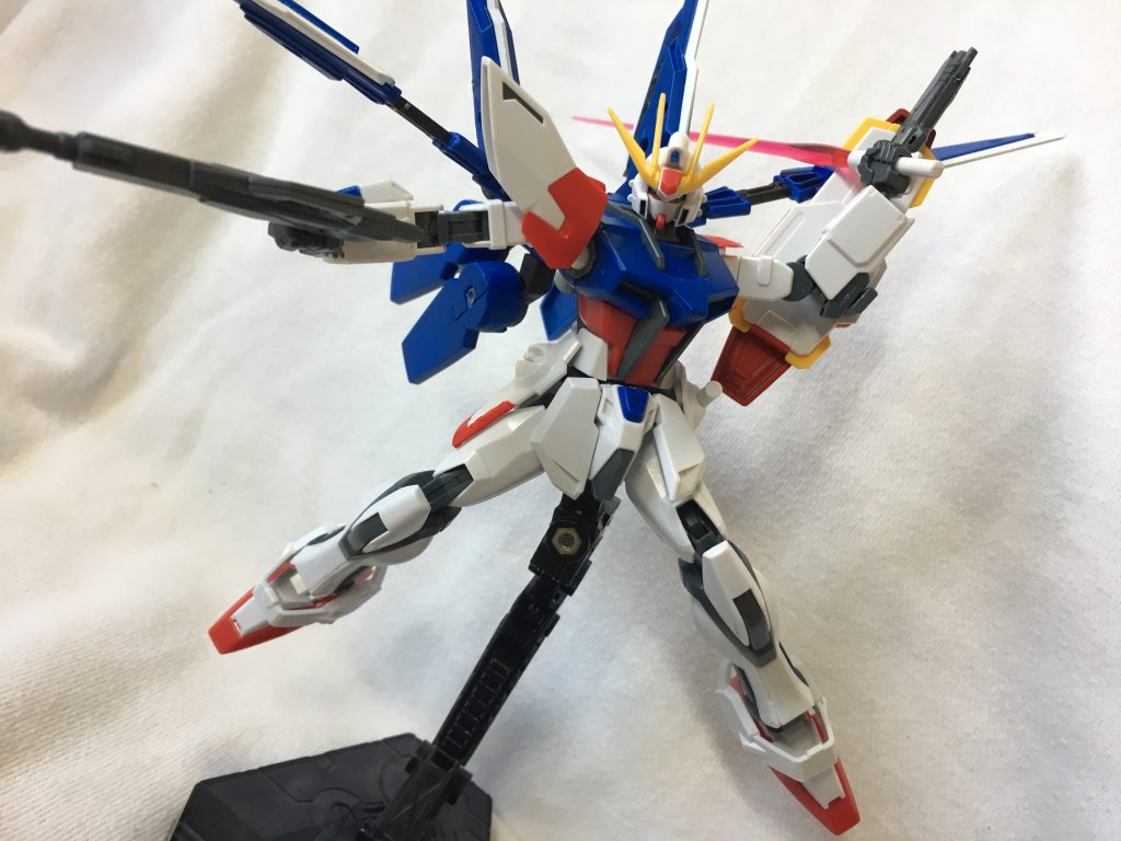 武装
ビルドストライクから装備しているビームライフル、ビールサーベル