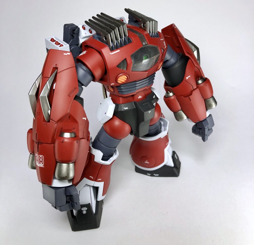 基本コンセプトは「いかに格闘戦に持ち込むか？」。そこでその回答として「過剰ブースターで一気に突っ込む」こととし、結果腕をアメイジングズゴックのパーツを追加。当初は盾としての登用でした。