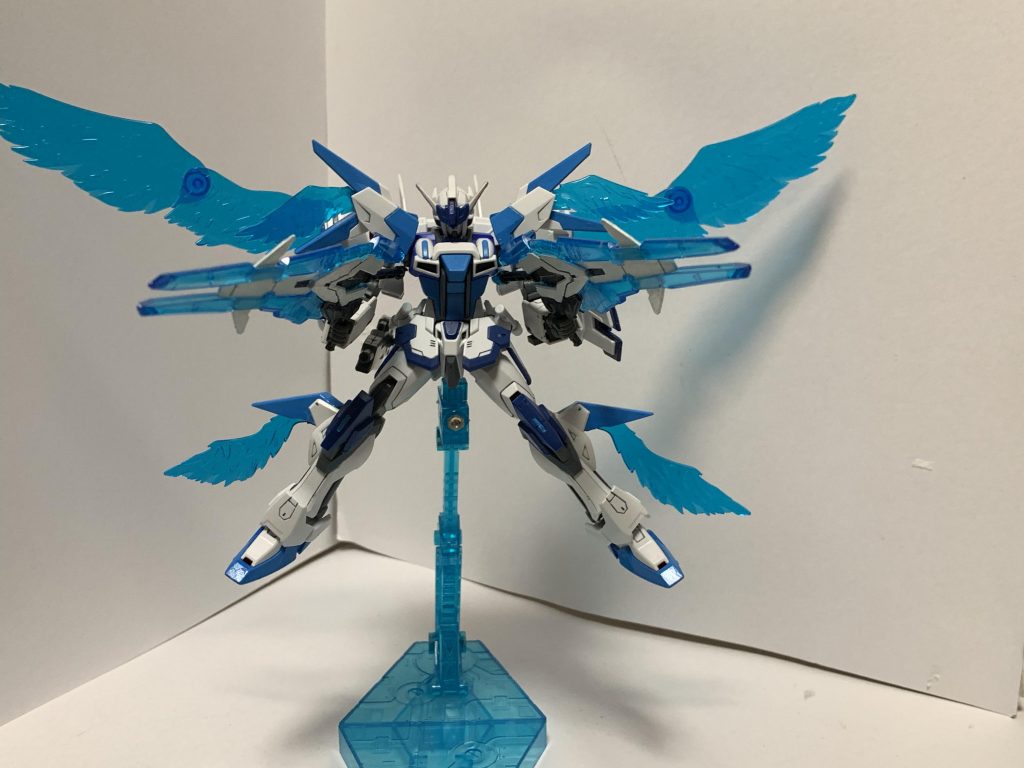 【ツインバルムンク シュートモード】
剣先からのエネルギー放出ができる。
威力は戦艦主砲と同等となるが、発動後は機体運用が一定時間不可能となる。