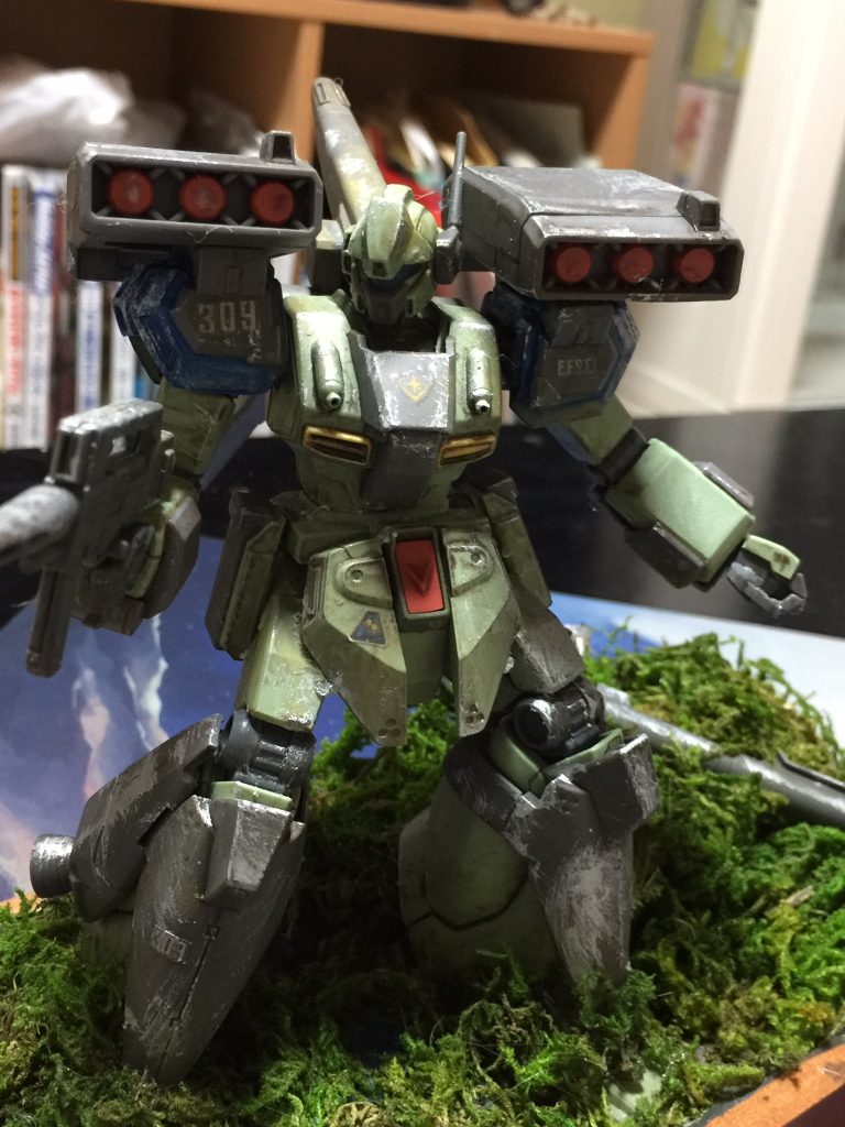 ウェザリングは
当時 ウェザリングカラー ブラウンを
使用してましたが
使い方が よく分からなく
ガンプラが 大変な事に
なりました。
